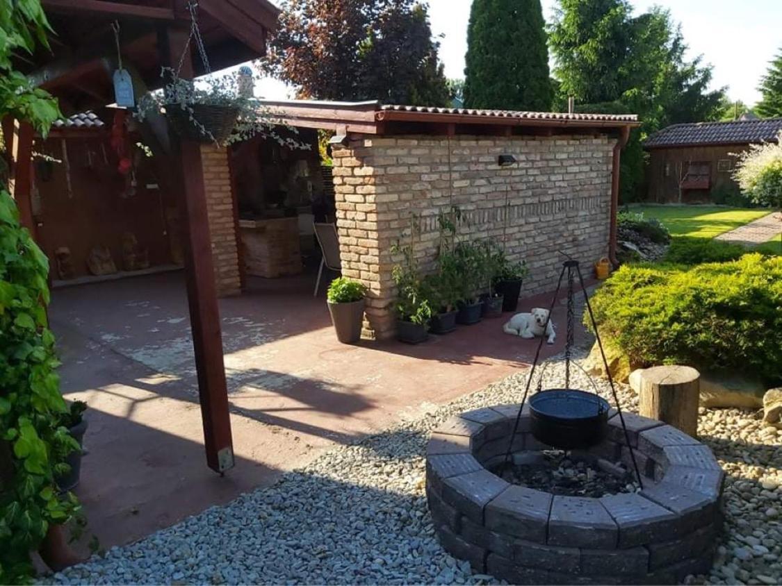 Nyirjes Vendégház Balassagyarmat Esterno foto