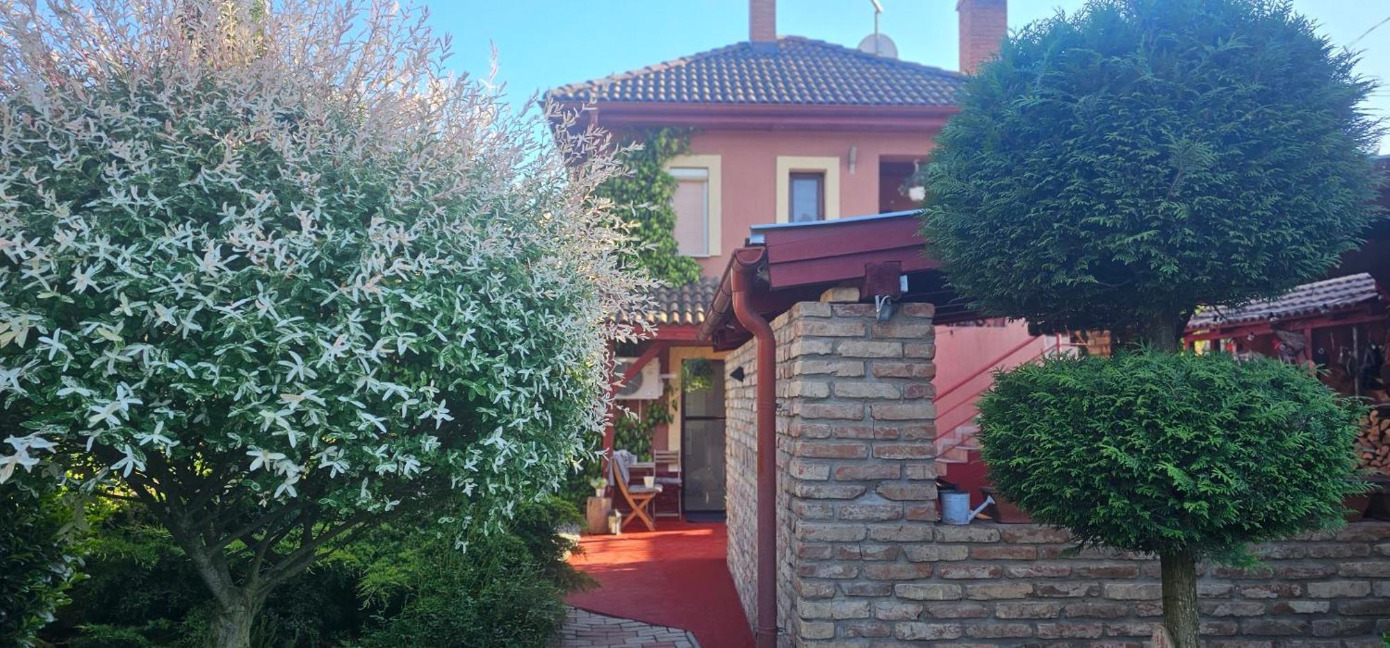 Nyirjes Vendégház Balassagyarmat Esterno foto